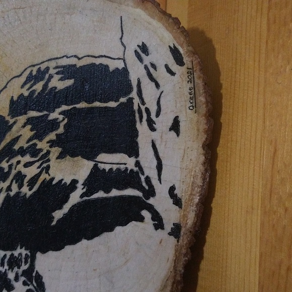 Sliced tree trunk painted shellac bear picture - Picture 4 of 10